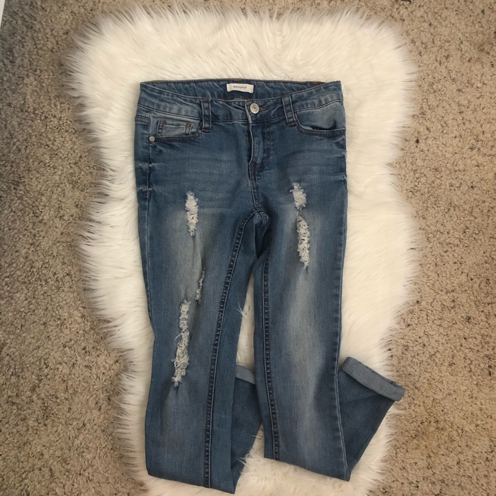 RIPPED BLUE JEANS